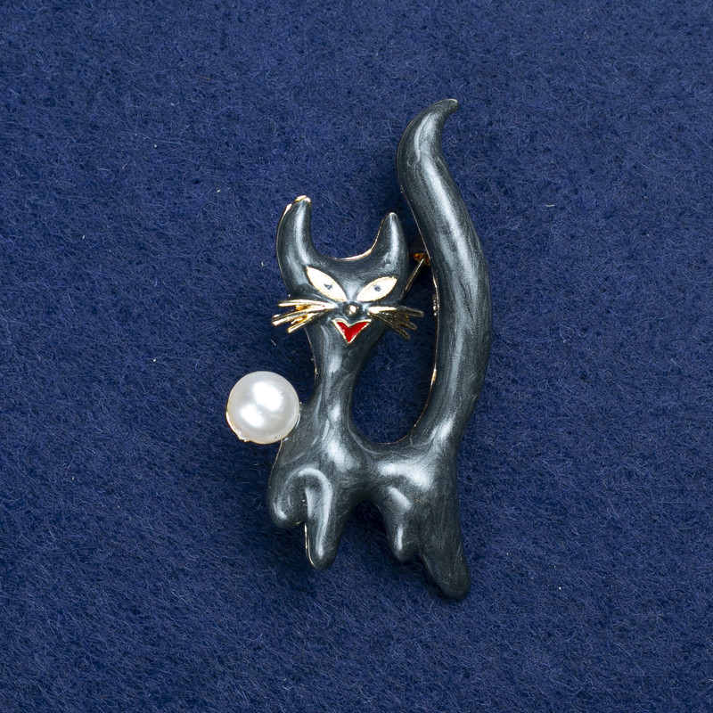 Brooch Kitten, gold-tone metal, enamel and bead, 50×26 mm +