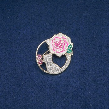 Brooch Cat with a Flower, multicolored enamel, white rhinestones, gold-tone metal 36x30mm +