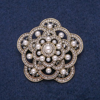 Brooch with white beads and dark rhinestones, golden metal 47x47mm