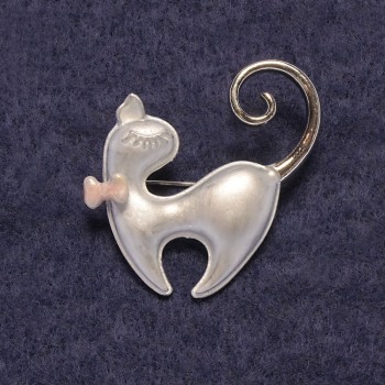 Brooch 'Cat with Pink Bow'