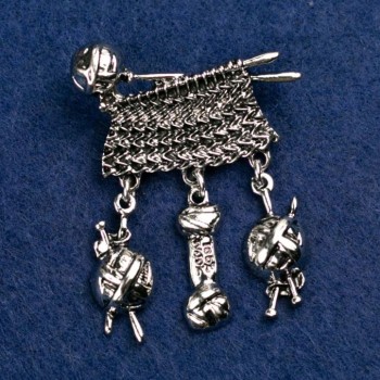 Brooch 'Knitting' light gray metal 46x38 mm