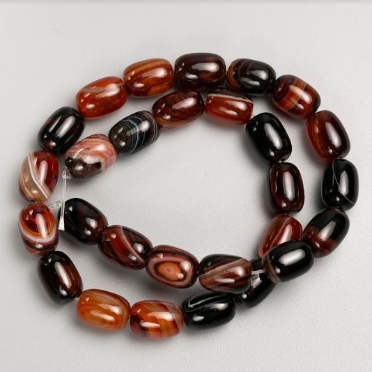 Beads on a beading thread of agate, smooth barrel shape, diameter 14×10 mm, length 39 cm