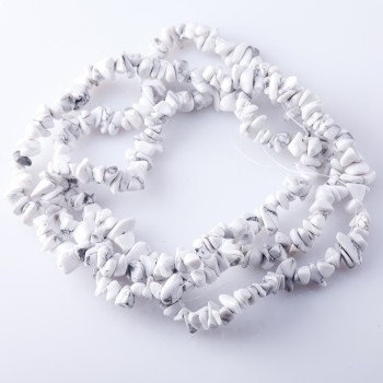 Howlite natural stone beads on a thread 'Stone Chip' 3-10mm 80-85 cm