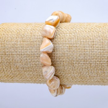 Elastic bracelet in natural beige. Pearl iridescence, oval 19×12 mm, length 18 cm