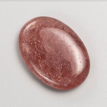 Oval Pendant in Strawberry Quartz, 35×25 mm
