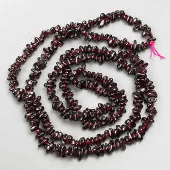 Garnet Beads, Natural Stone Chip, 5×3 mm Diameter, approx. 80 cm Length on Thread
