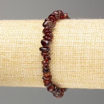 Bracelet with natural garnet chips, diameter 8-5×3(±)mm on elastic, length 18 cm (stretch)
