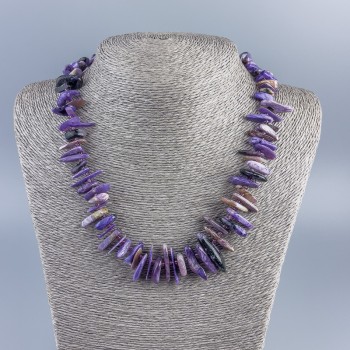 Necklace made of natural stone
Charoite shard 'Needle', diameter 15x3 mm +/- with beads, diameter 2 mm, length 50 cm +