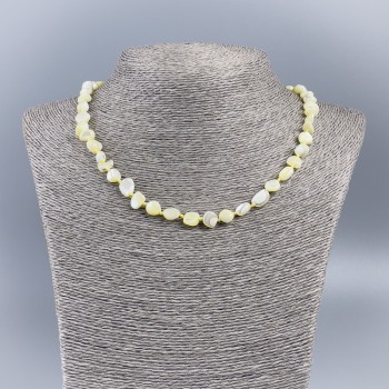 Necklace made of natural mother-of-pearl, tinted light yellow, 8 mm chip beads, length approx. 50 cm