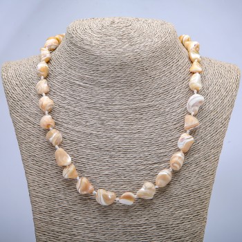 Natural beige mother-of-pearl necklace with texturing, bead size 19×12 mm, length 45 cm +/-