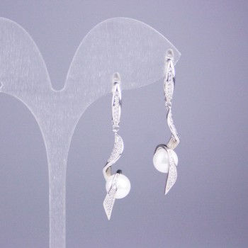 Xuping Rhodium-plated Earrings with White Crystals and Majorca Pearls 44x10 mm+