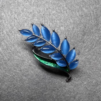 Twig Brooch with Blue Cat's Eye, Green Enamel on Gold-Tone Metal 22×47 mm