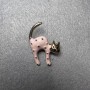 Cat Brooch with pink and black mother-of-pearl, gold-tone metal 28×37mm