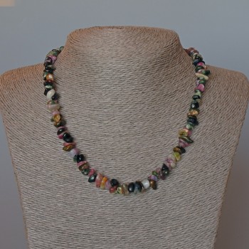 Natural tourmaline chip necklace, 10×3 mm, 47 cm long
