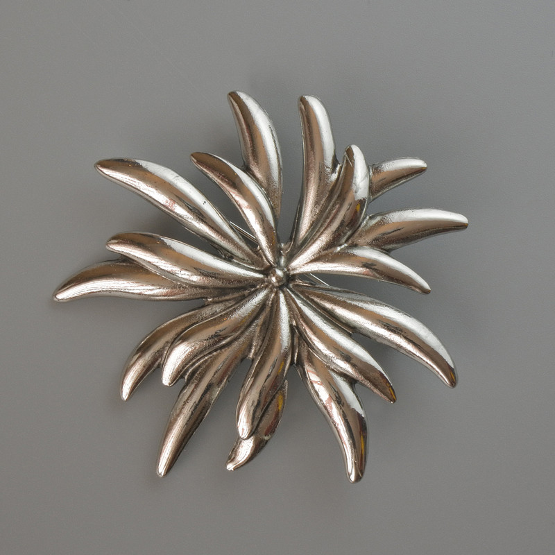Brooch Pendant Chrysanthemum Flower in Silver-Toned Metal, 60x60 mm