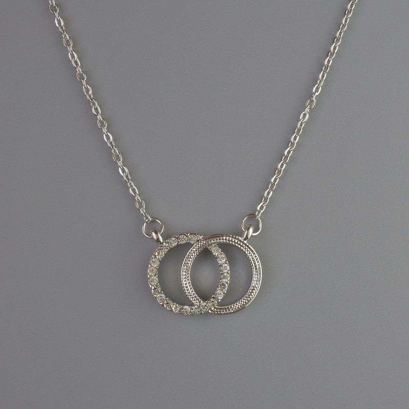 Pendant on a chain in silver-colored metal, diameter 13x17 mm, thickness 1 mm + -, length 40–45 cm +