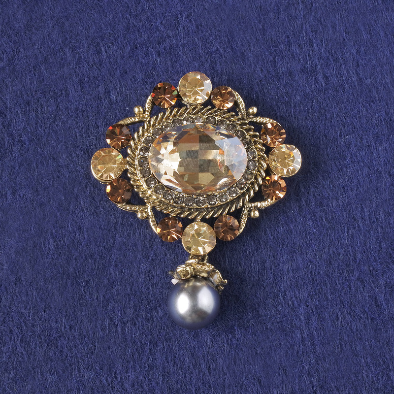 Accent brooch-pendant with yellow crystals and rhinestones, gray bead, gold-tone metal 48x39mm+