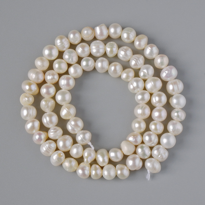 Freshwater Pearl Beads, diameter 5–5.5 mm, length 35 cm on a thread