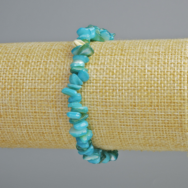 Blue-Toned Mother-of-Pearl Chip Bracelet, 7×2 mm diameter, 18 cm length (stretch)