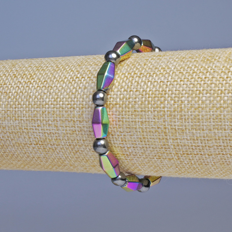 Gasoline-colored hematite bracelet with bicones, 13×7 mm ±, and black beads, 6 mm ±, 18 cm length, stretch bracelet