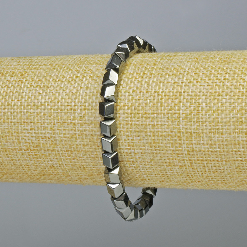 Hematite hexagonal zigzag bracelet, black color, diameter 6x6 mm ±, length 18 cm ± (stretch)