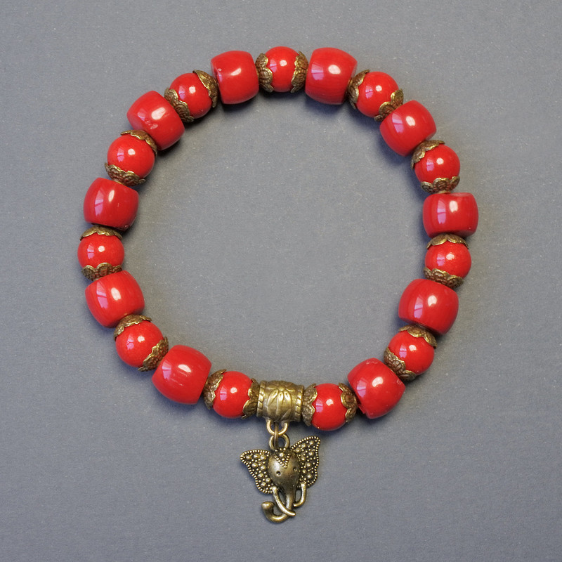 Faceted coral bracelet, 10×8 mm; smooth round coral beads, 8 mm; length 18 cm stretch