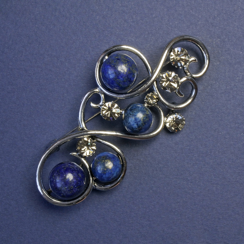 Brooch with lapis lazuli and gray rhinestones, metal color 'silver' 75×37 mm+