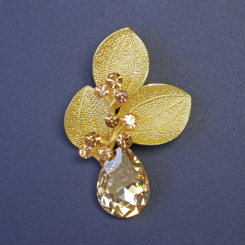 Boutonniere Brooch Pendant with Yellow Crystal