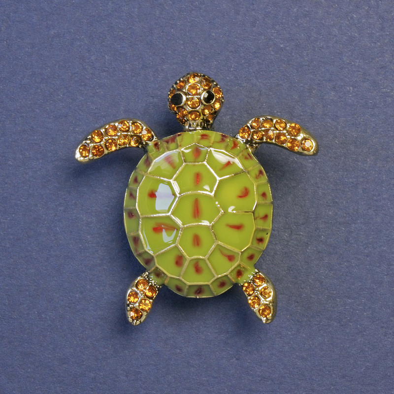 Brooch 'Turtle' with green enamel and yellow rhinestones, golden metal, 33×33 mm+