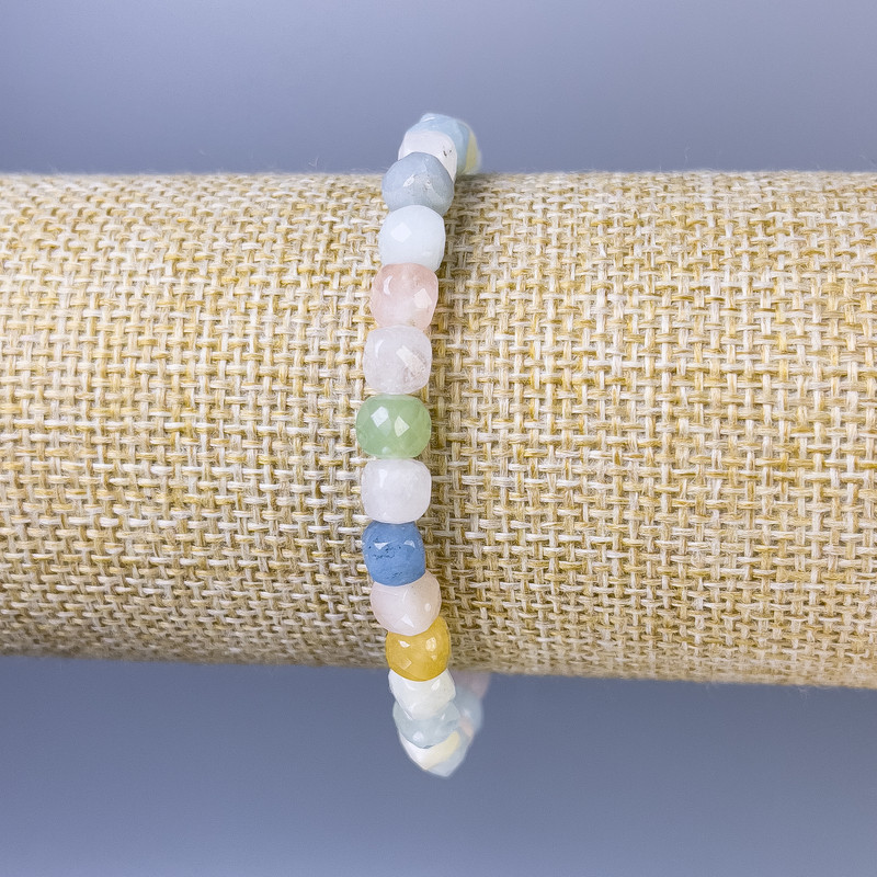 Браслет Морганіт гранований кубик, діаметр 6мм+-, довжина 18см+- стрейч