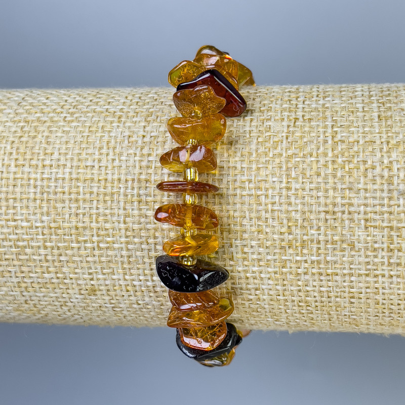 Amber chip bracelet, diameter 7-13×2-4 mm, with seed beads, length 18 cm, stretch base