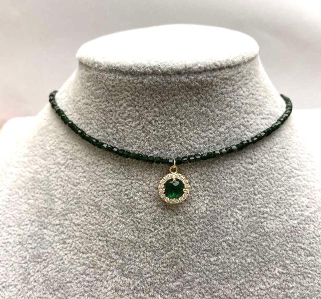 Green Aventurine Choker (Synthetic) Faceted Cube, 2 mm diameter ±, pendant with green crystal, golden metal, length 36–41 cm
