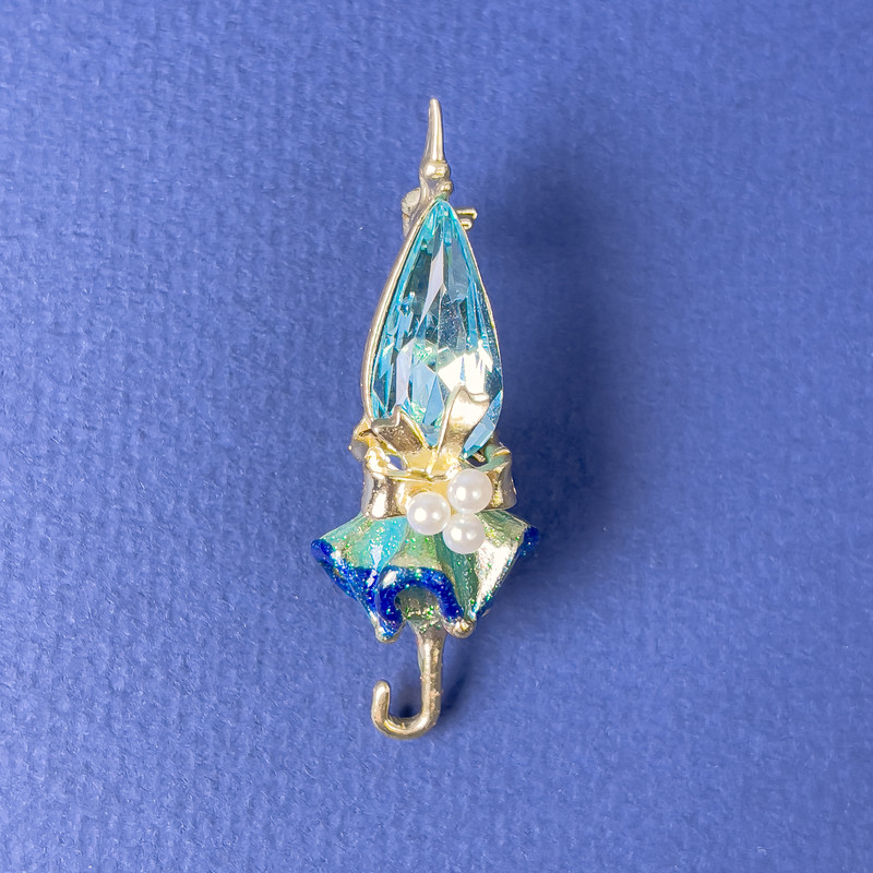 Umbrella Brooch with Blue Crystal and Pearls 46x16 mm ± Golden Metal