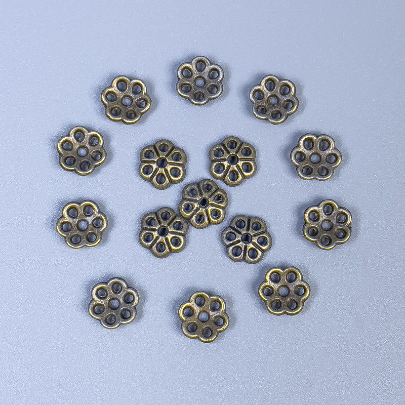 Bead cap findings in antique bronze color, diameter 6x1 mm, hole diameter about 0.5 mm, packaging 80 pcs