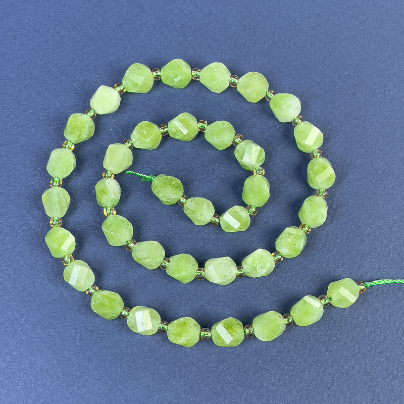 Chrysoprase beads, faceted rhombus 8x7 mm +- with seed beads on thread, length 38 cm+