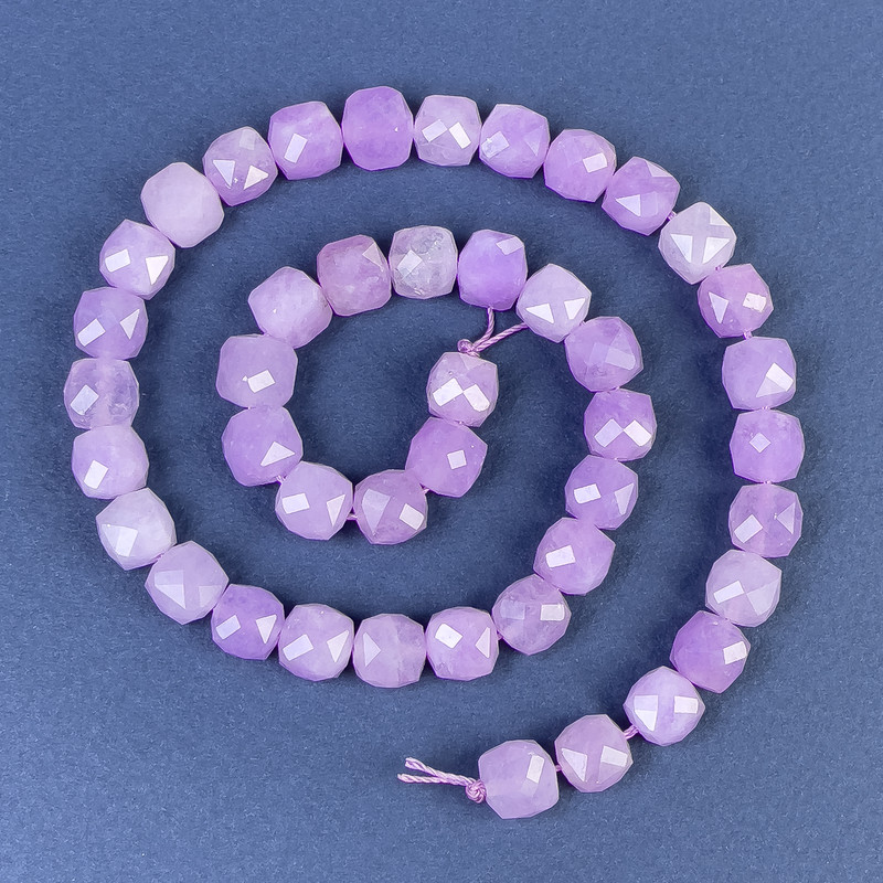 Amethyst Beads, Faceted Cube 9x9mm +/- on Thread, Length 38 cm+