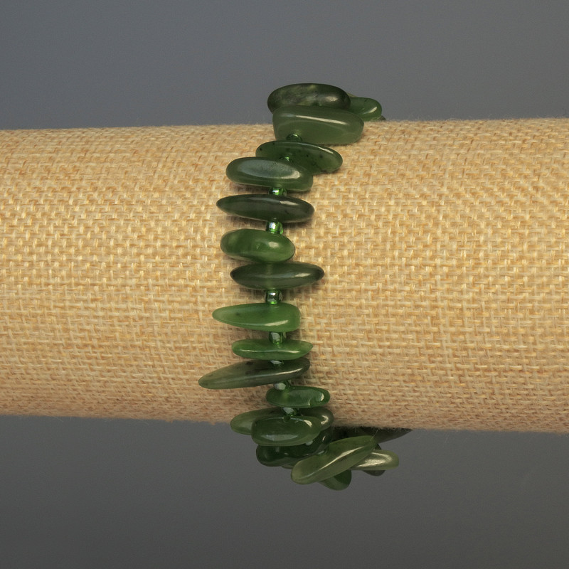 Jadeite chip bracelet 'Chip Needle' with beads, 12-20×3-5 mm, 18 cm length +/- elastic