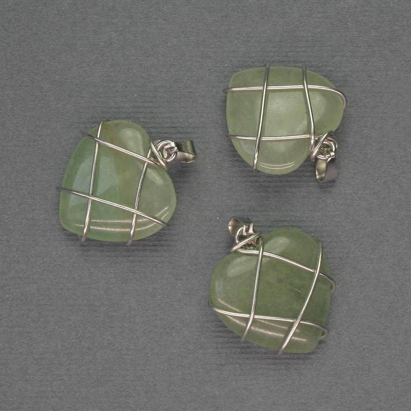 Nephrite Heart Pendant in a silvery weave, diameter 21x21 mm+-, length 27 mm+