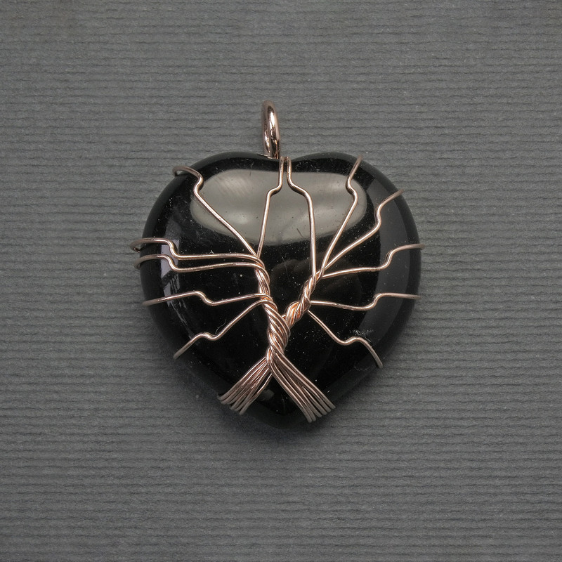 Heart pendant with agate in a golden weave, diameter 30x30 mm, length 37 mm