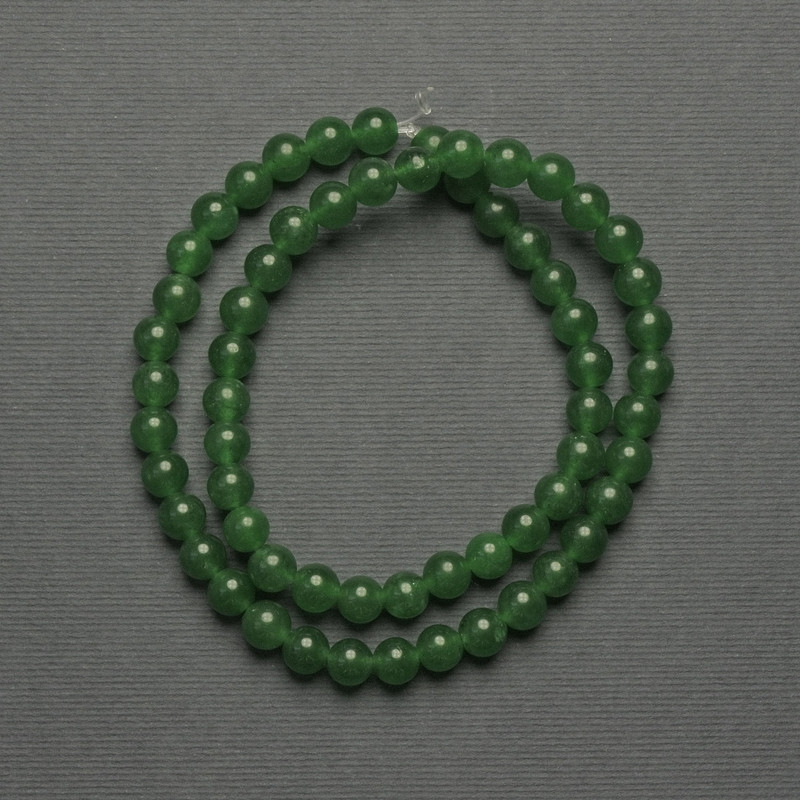 Chrysoprase beads, smooth ball, 6 mm diameter ± on thread, length 38 cm+
