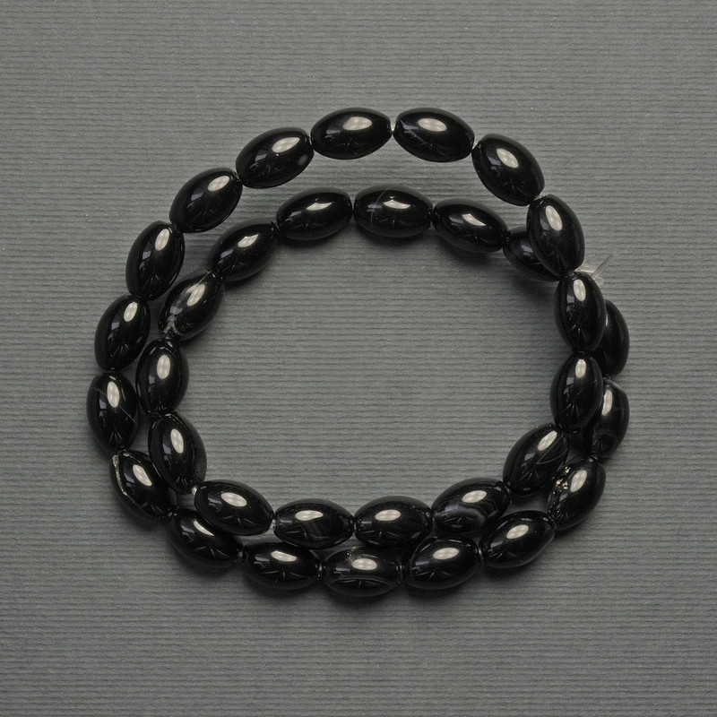 Seed-shaped Agate Beads, 12x8 mm diameter +/- on thread, length 39 cm+