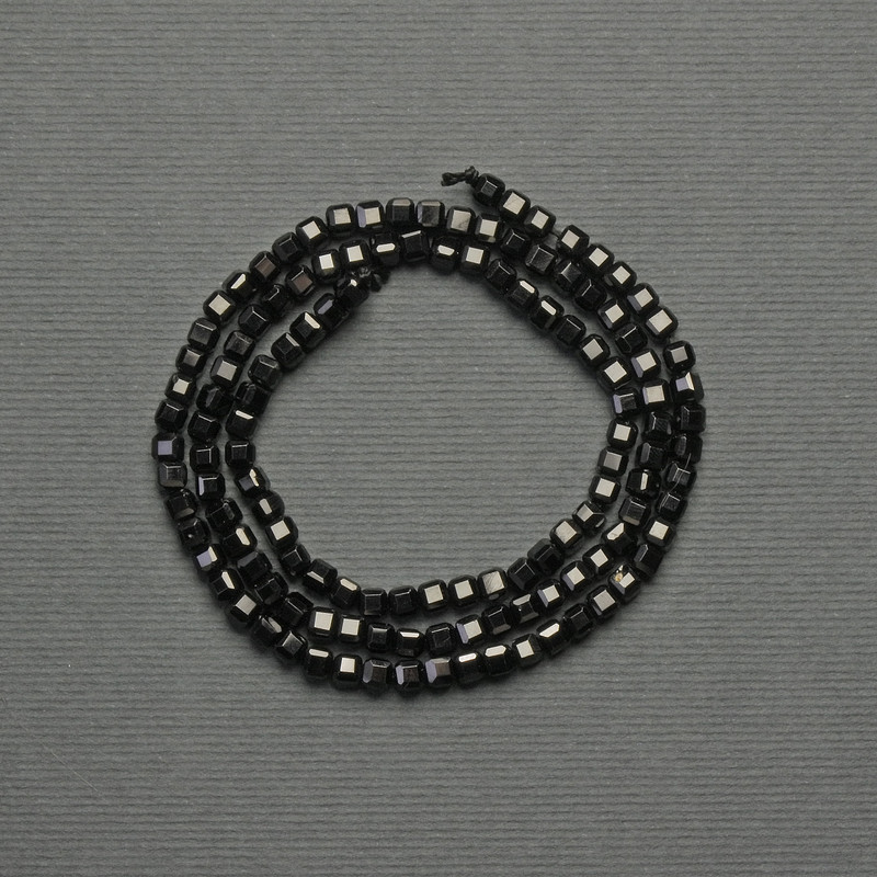 Tourmaline beads, faceted cube, 3 mm, on thread, length 40 cm