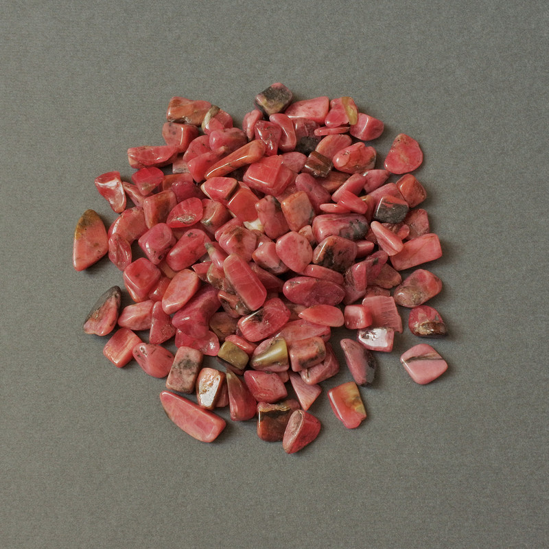 Natural Rhodonite Stone Chip, undrilled, 9-16×7-9 mm ± (per 100 g ±)
