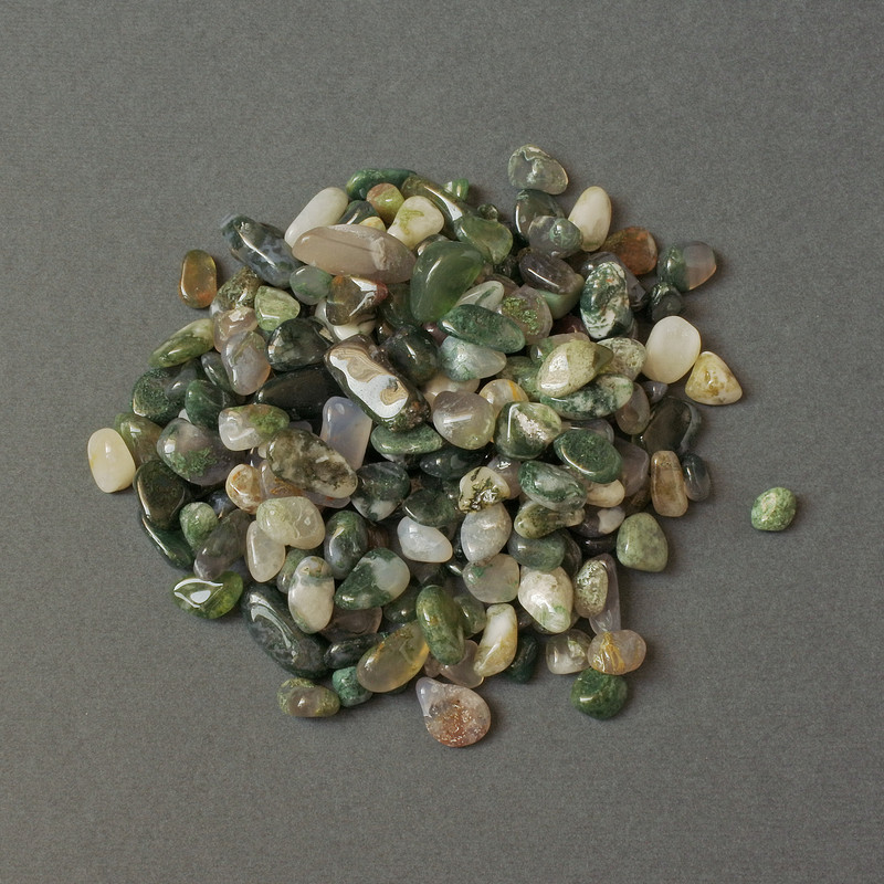 Natural moss agate chip undrilled 8-14×5-8 mm ± (per 100 g ±)