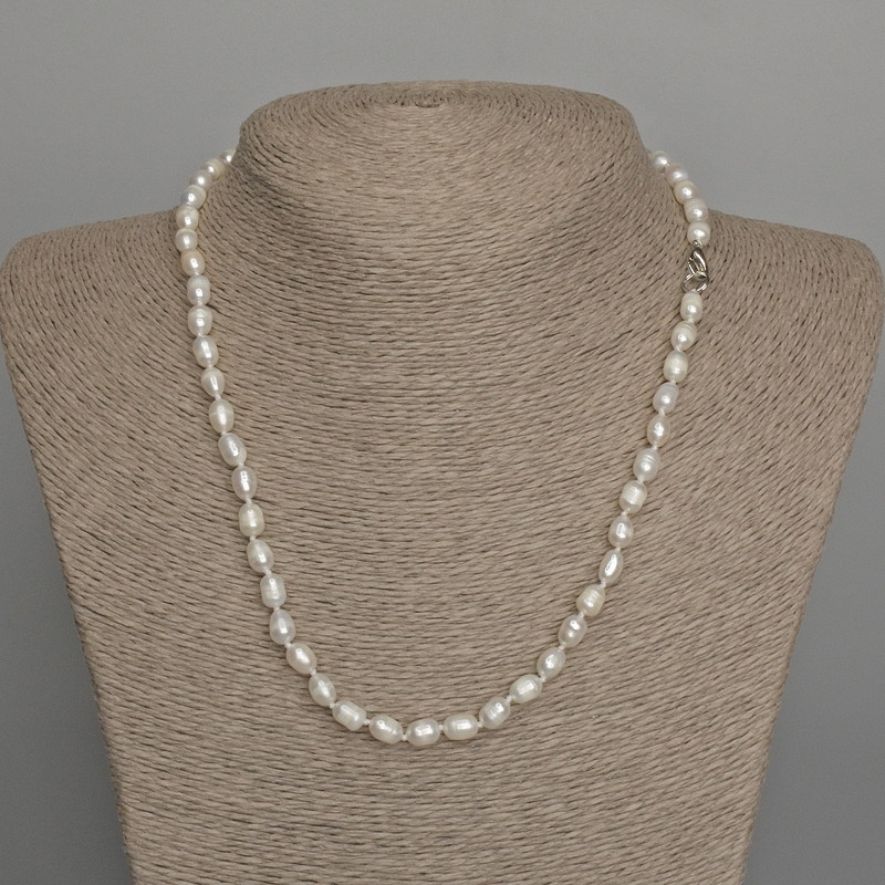 Necklace of natural freshwater oval pearls, diameter 7.5–8×5 mm, length about 46 cm, with clasp
