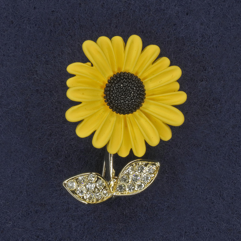 Daisy Brooch with white crystals, yellow and black enamel, gold-tone metal, 39×32 mm+