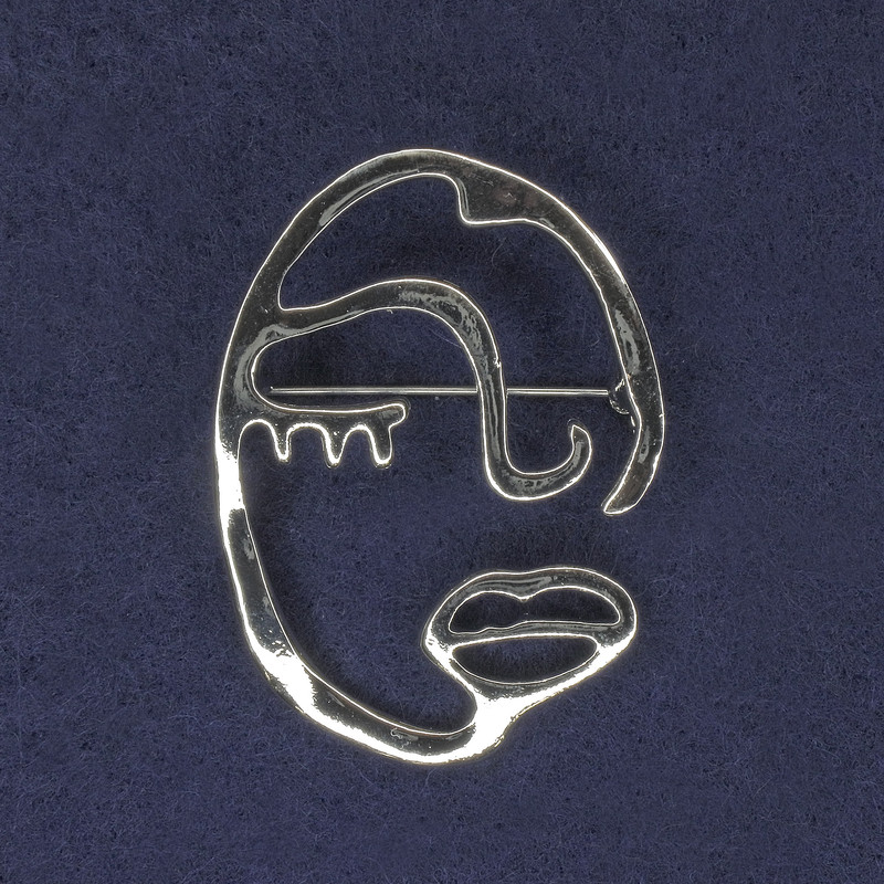 Brooch Face Accent Silver Color 34x47mm +/- Silvery Metal