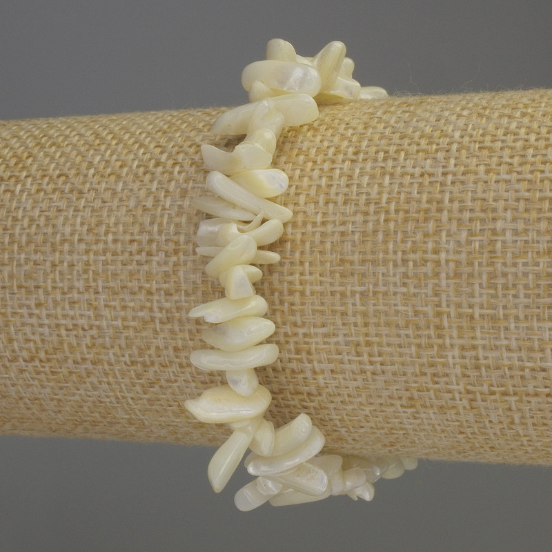 Bracelet with mother-of-pearl chips, diameter 7-12x2-4 mm, 18 cm stretch bracelet