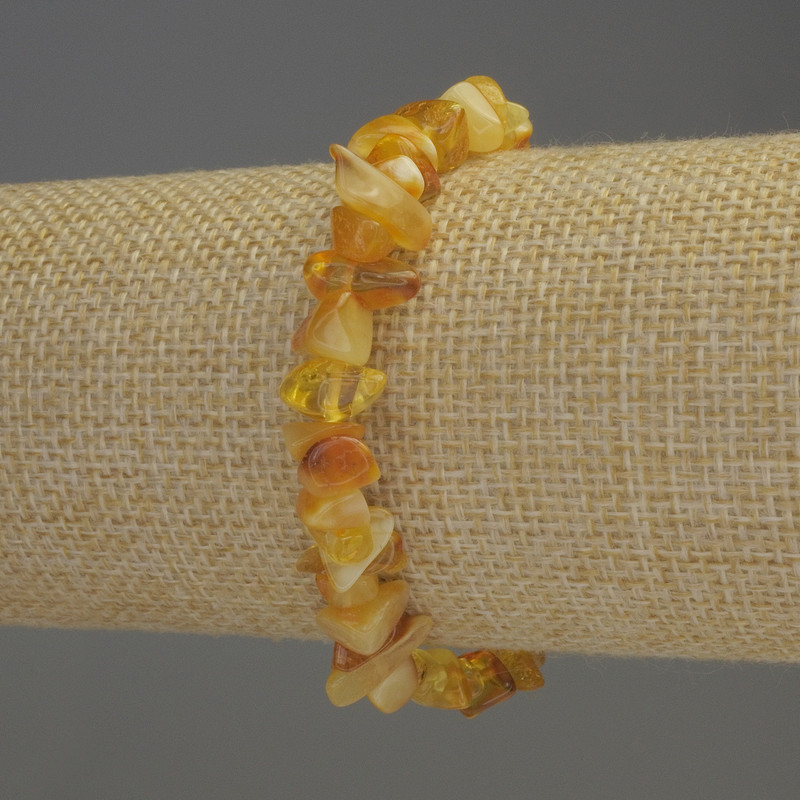 Amber chip bracelet 5-10×3-5 mm, length 18 cm, stretch