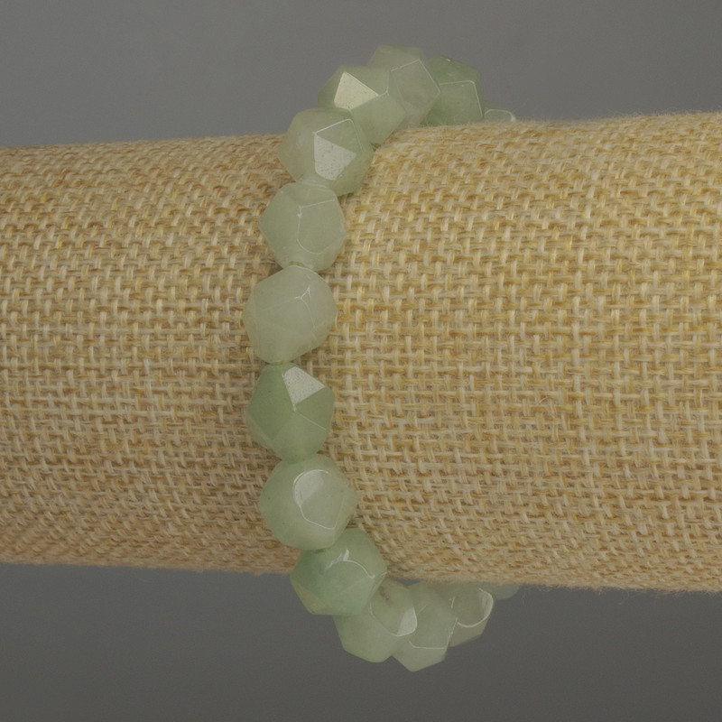 Jade bracelet with facets, 10x9 mm diameter, 18 cm stretch